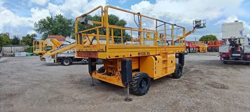 Haulotte H12SXLNT - 12m, 4x4, diesel - Lift u obliku makaza: slika 2 Haulotte H12SXLNT - 12m, 4x4, diesel - Lift u obliku makaza: slika 2