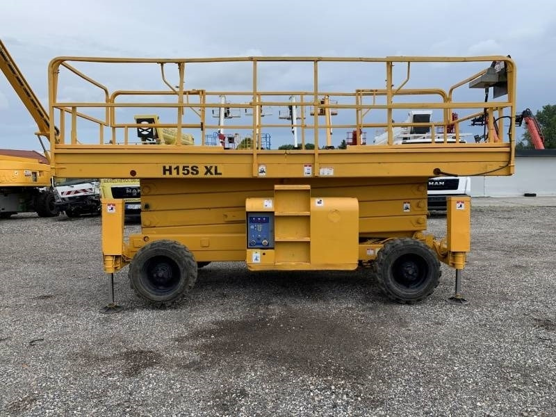 Haulotte H15SXL - 15m, 4x4, diesel - Lift u obliku makaza: slika 4 Haulotte H15SXL - 15m, 4x4, diesel - Lift u obliku makaza: slika 4