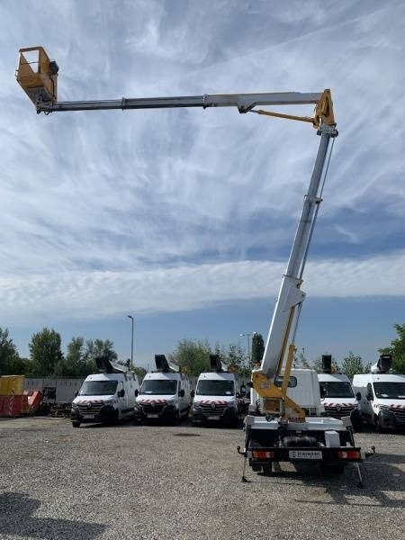 Vazdušna platforma montirana na kamion Renault Maxity Multitel MX200 - 20 m: slika 12