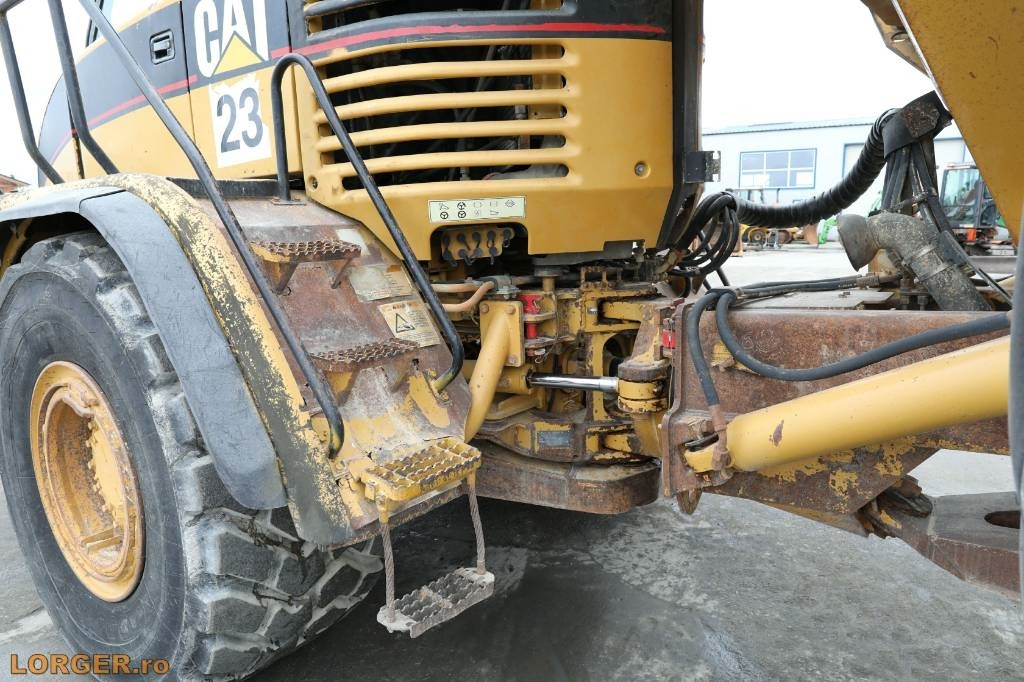Zglobni kiper CAT 730: slika 7
