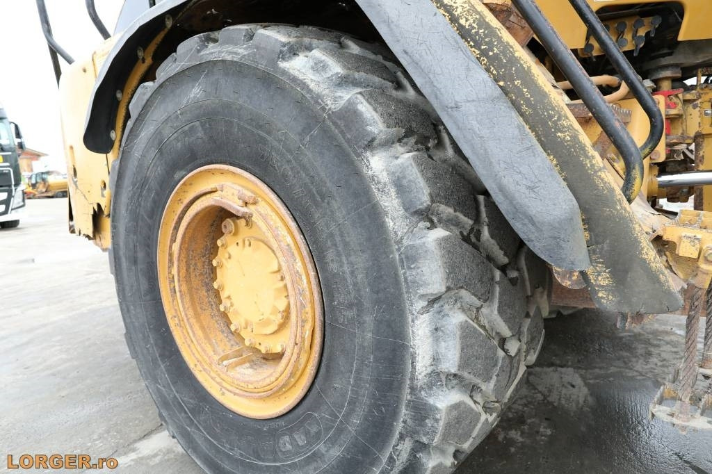 Zglobni kiper CAT 730: slika 15