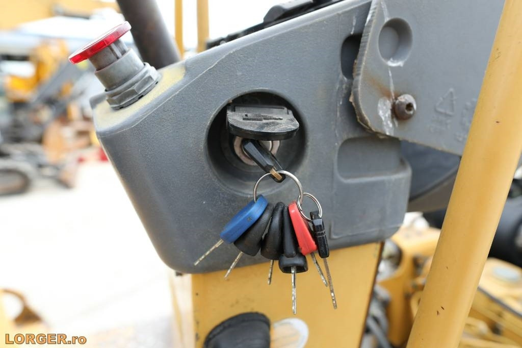 Valjak za puteve CAT CB 224 E: slika 13 Valjak za puteve CAT CB 224 E: slika 13