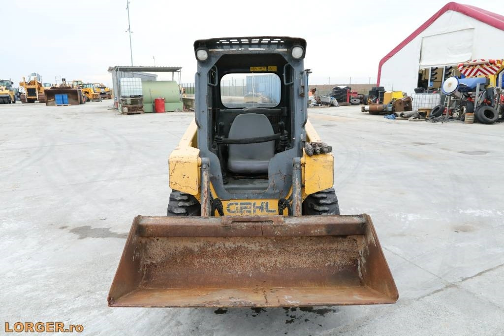 Gehl R 135  - Mini utovarivač: slika 5 Gehl R 135  - Mini utovarivač: slika 5
