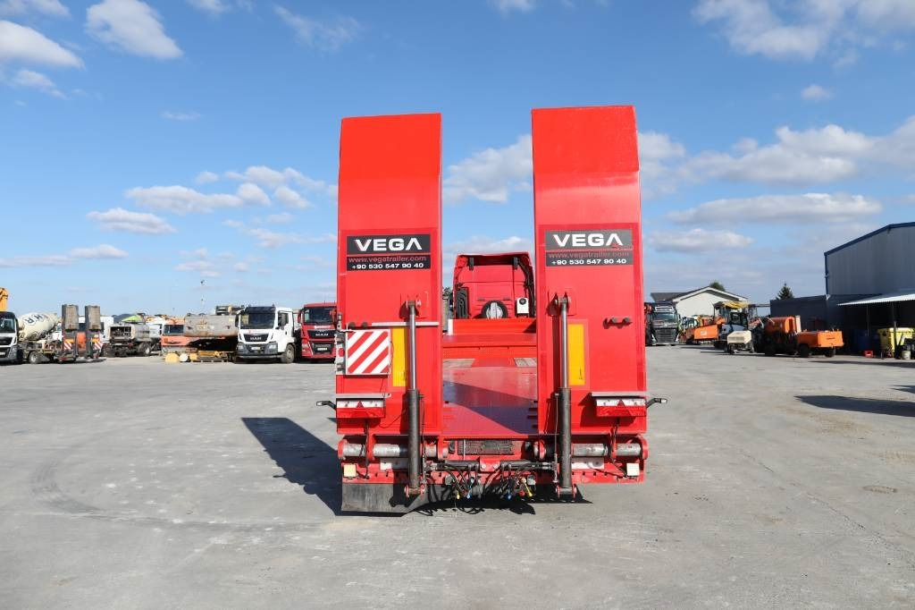 MAN TGX 18.500 4x2 LLS + Trailer Vega 3 axel lowbed - Tegljač: slika 4 MAN TGX 18.500 4x2 LLS + Trailer Vega 3 axel lowbed - Tegljač: slika 4