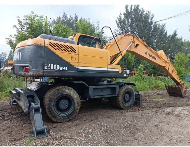 Bager točkaš 2022 Hyundai 210W-9: slika 8