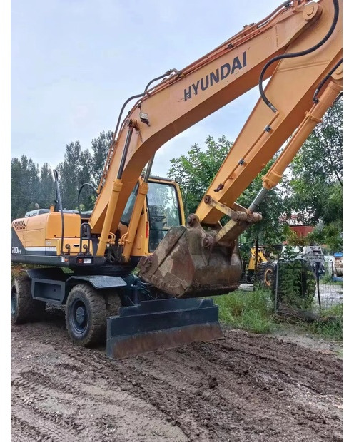 Bager točkaš 2022 Hyundai 210W-9: slika 9