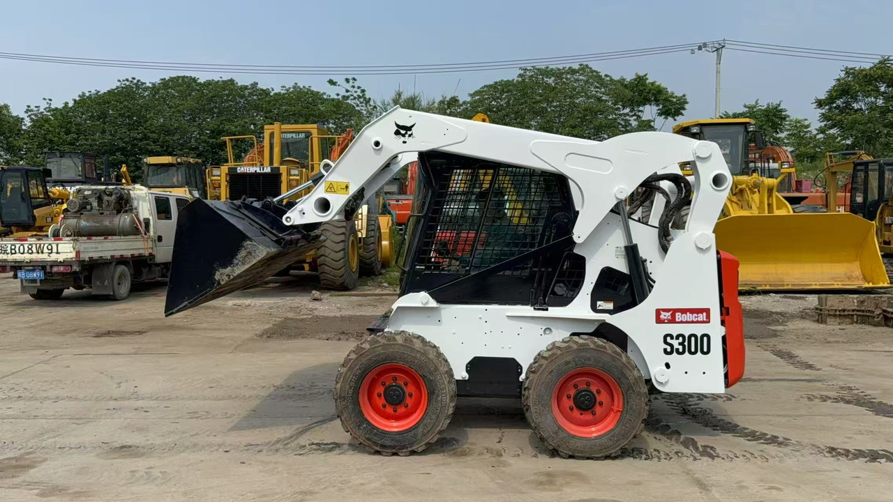 BOBCAT - Mini utovarivač: slika 1 BOBCAT - Mini utovarivač: slika 1