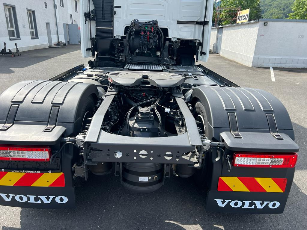 VOLVO FH 500 / Leather/ VEB+/ Air/ 2 tanks/ i-Parkcool/ - Tegljač: slika 4 VOLVO FH 500 / Leather/ VEB+/ Air/ 2 tanks/ i-Parkcool/ - Tegljač: slika 4