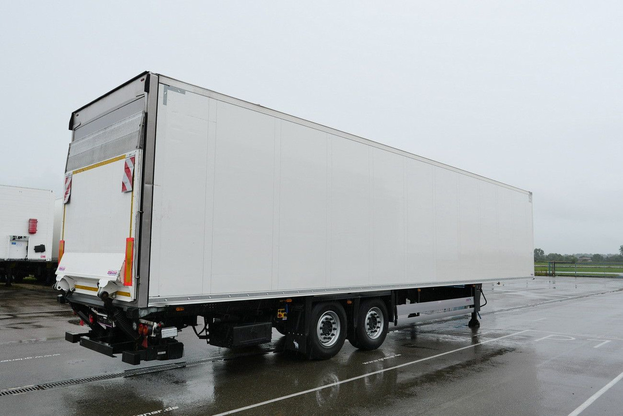 Schmitz Cargobull SKO 18 /LBW BÄR 2500 kg / CARRIER 1550 / LIFT - Poluprikolica sa zatvorenim sandukom: slika 2 Schmitz Cargobull SKO 18 /LBW BÄR 2500 kg / CARRIER 1550 / LIFT - Poluprikolica sa zatvorenim sandukom: slika 2
