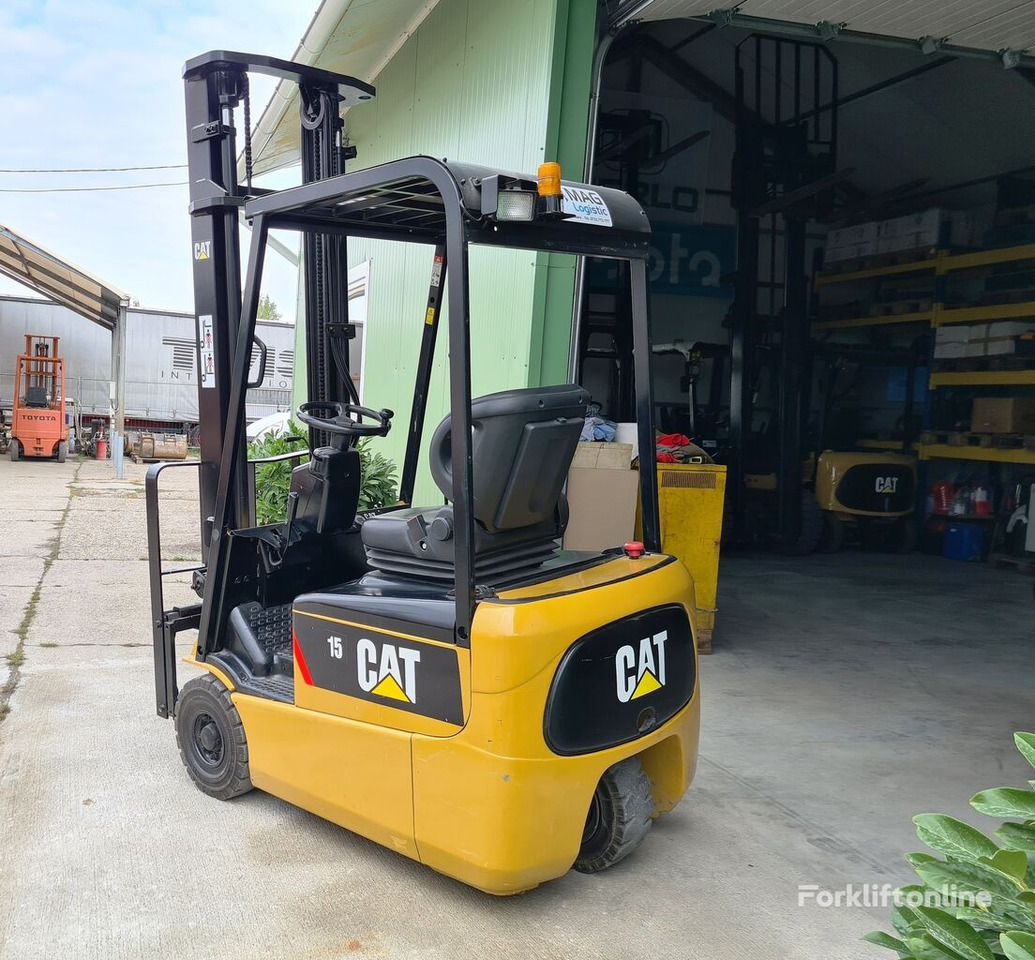 Caterpillar 15 - Viljuškar: slika 1 Caterpillar 15 - Viljuškar: slika 1