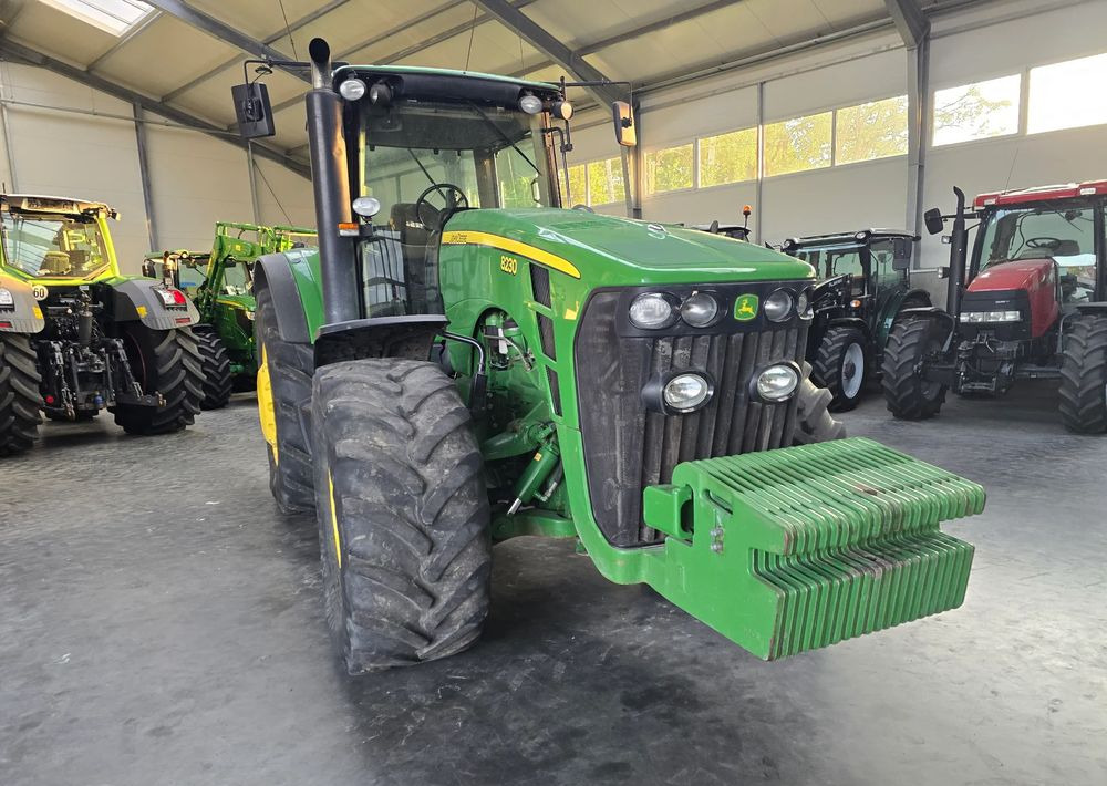 John Deere 8230 - Traktor: slika 2 John Deere 8230 - Traktor: slika 2