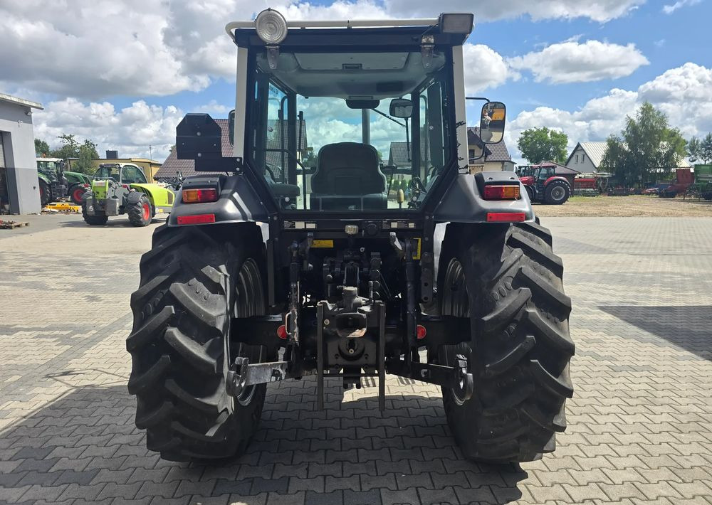 Traktor Valtra 800: slika 6