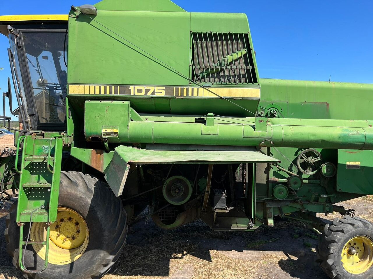 John Deere 1075 - Kombinovani kombajn: slika 1 John Deere 1075 - Kombinovani kombajn: slika 1