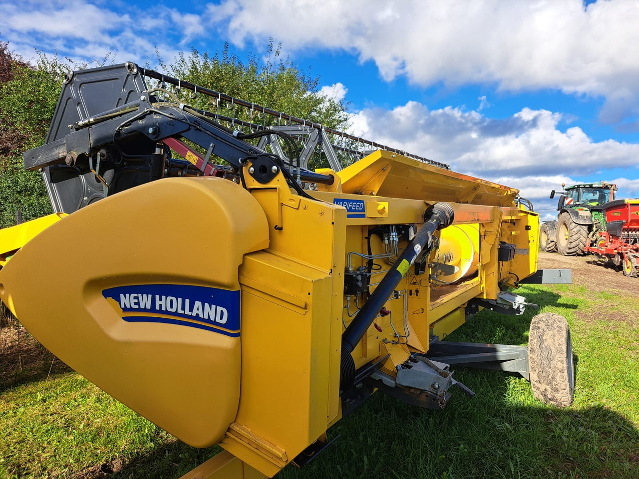 NEW HOLLAND TC 5.90 - Kombinovani kombajn: slika 4 NEW HOLLAND TC 5.90 - Kombinovani kombajn: slika 4