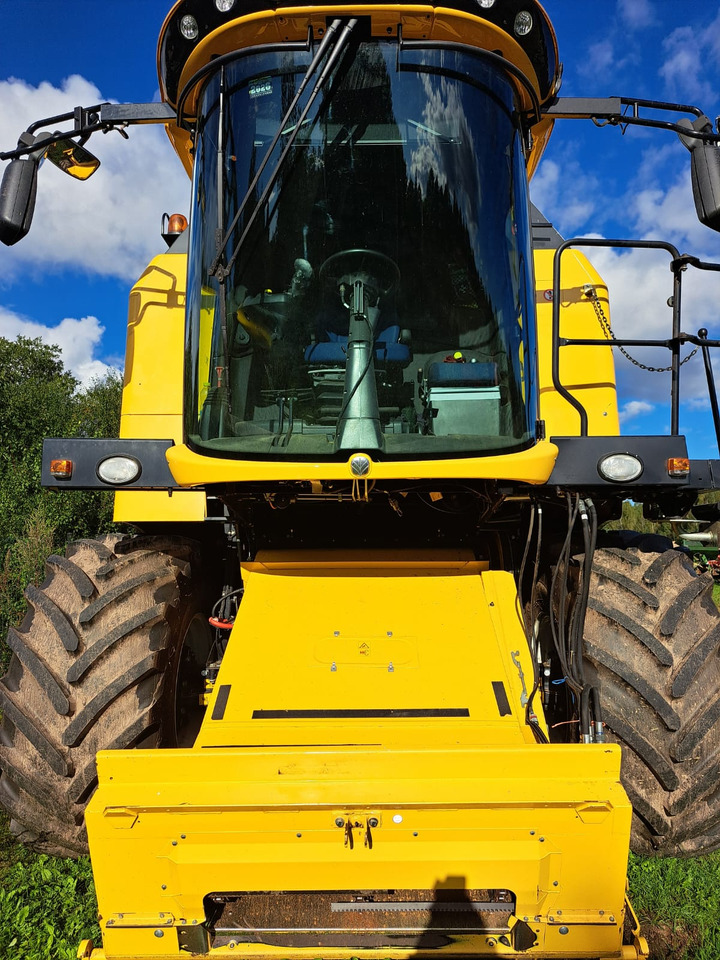 NEW HOLLAND TC 5.90 - Kombinovani kombajn: slika 2 NEW HOLLAND TC 5.90 - Kombinovani kombajn: slika 2