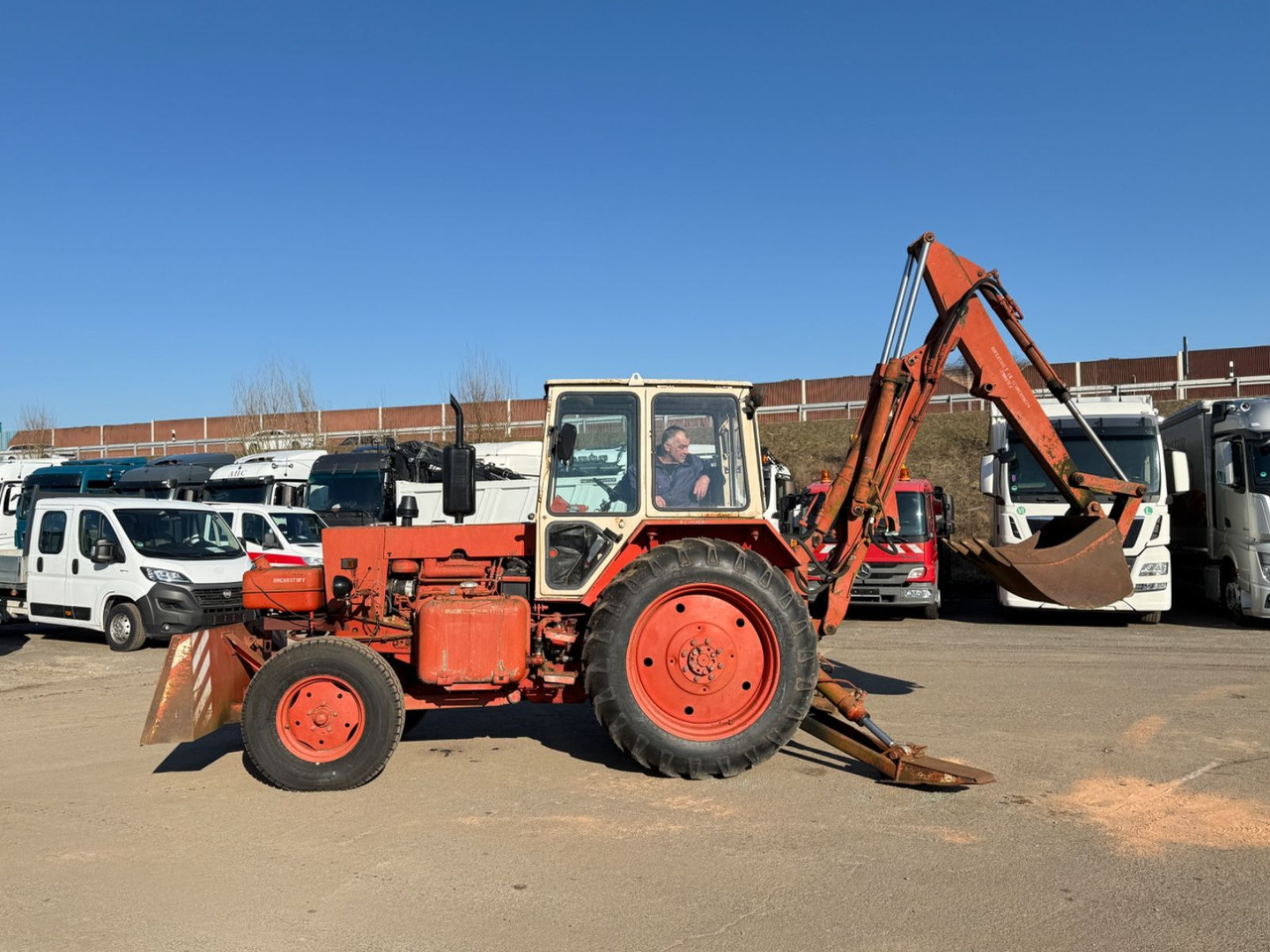 Belarus 30-2621B Baggerlader große Kabine - Bager utovarivač: slika 4 Belarus 30-2621B Baggerlader große Kabine - Bager utovarivač: slika 4