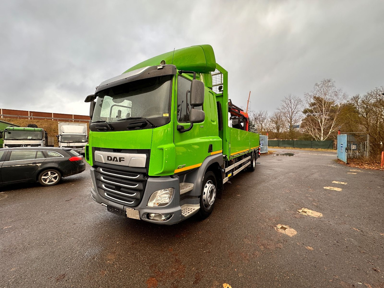 DAF CF 370 mit Kran Klima Tempomat - Kamion sa tovarnim sandukom, Kamion sa dizalicom: slika 3 DAF CF 370 mit Kran Klima Tempomat - Kamion sa tovarnim sandukom, Kamion sa dizalicom: slika 3