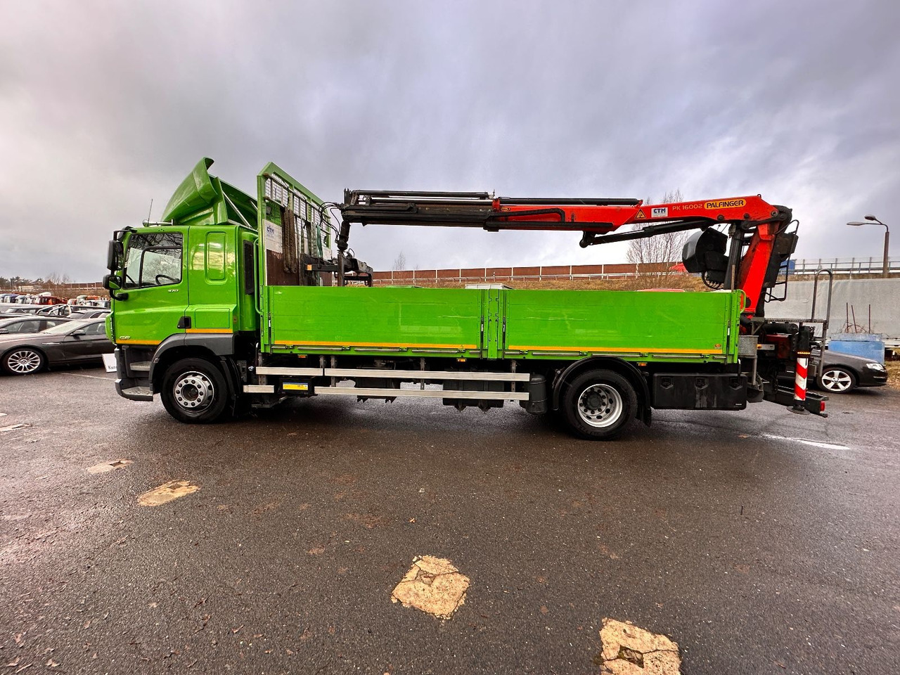 DAF CF 370 mit Kran Klima Tempomat - Kamion sa tovarnim sandukom, Kamion sa dizalicom: slika 5 DAF CF 370 mit Kran Klima Tempomat - Kamion sa tovarnim sandukom, Kamion sa dizalicom: slika 5