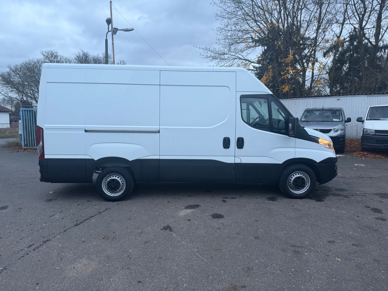 Iveco Daily Kasten HKa 35 S 16 AUTOMATIK - Furgon: slika 2 Iveco Daily Kasten HKa 35 S 16 AUTOMATIK - Furgon: slika 2