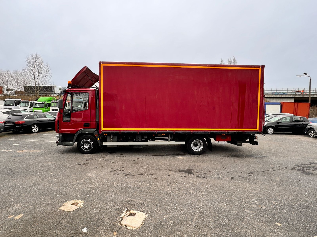 Kamion sa zatvorenim sandukom Iveco ML 80 E 21: slika 6