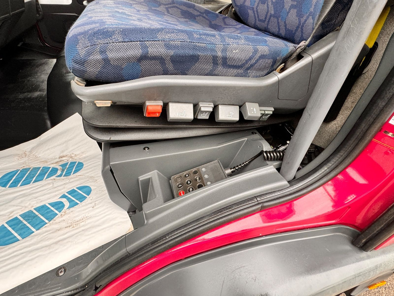 Kamion sa zatvorenim sandukom Iveco ML 80 E 21: slika 14