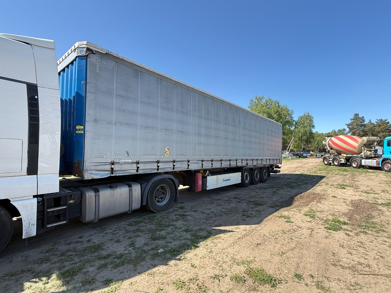 Krone SD mit Ladebordwand - Poluprikolica sa ceradom: slika 2 Krone SD mit Ladebordwand - Poluprikolica sa ceradom: slika 2