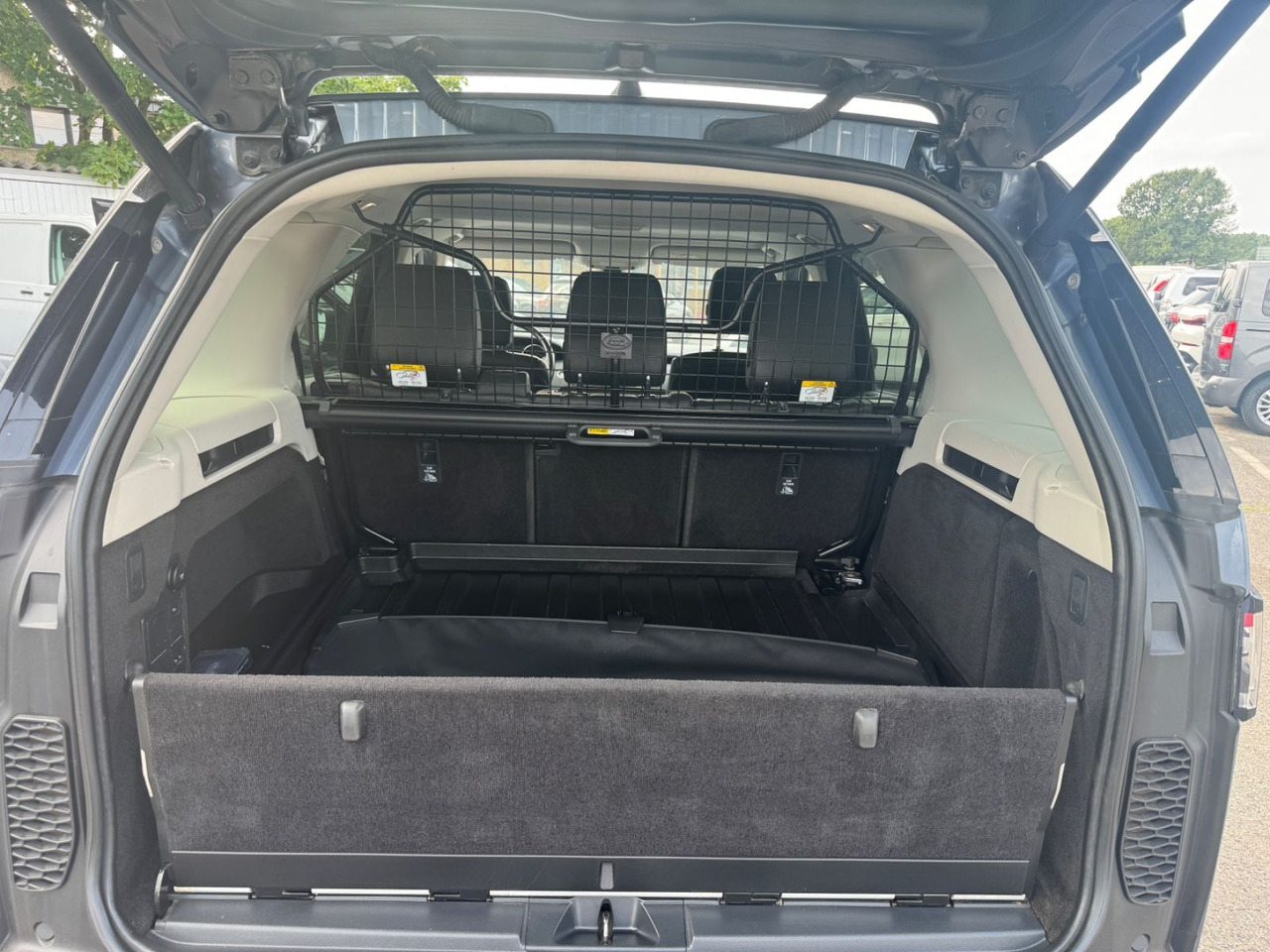 SUVSUV Land Rover Discovery 5 SE TD6: slika 9