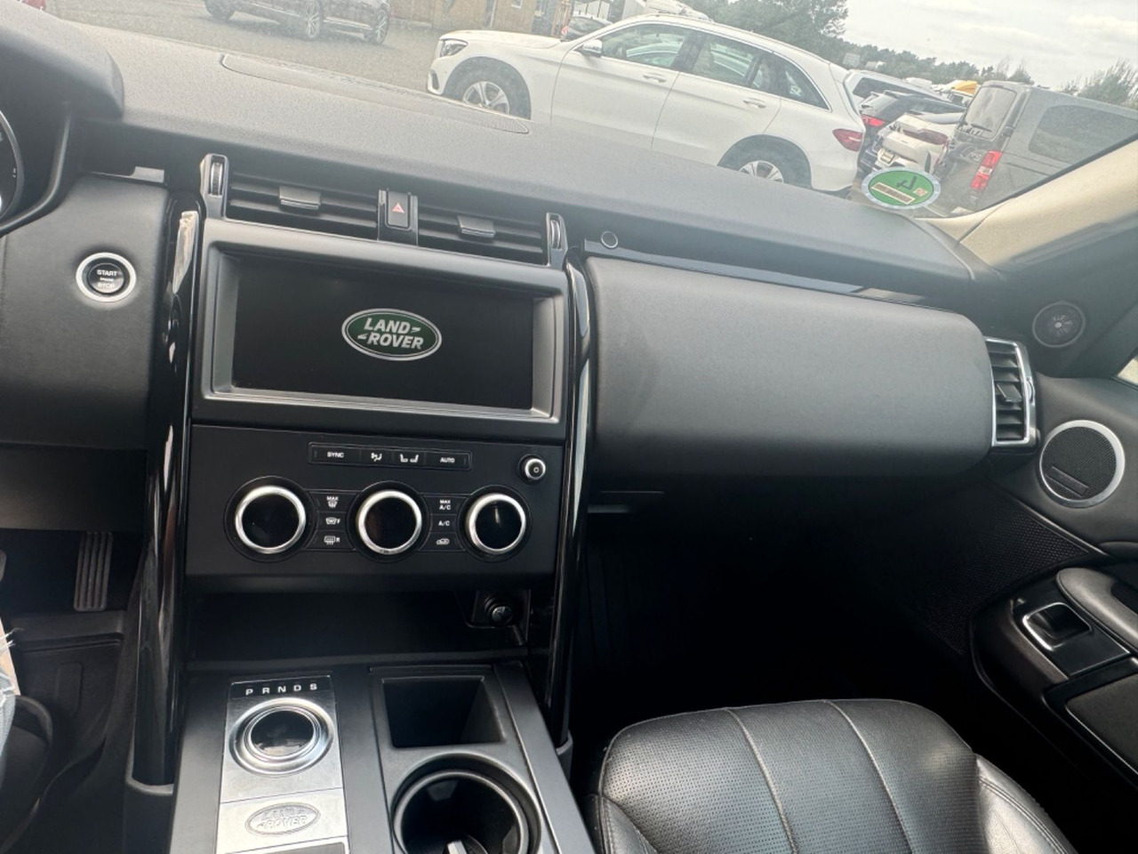 SUVSUV Land Rover Discovery 5 SE TD6: slika 12
