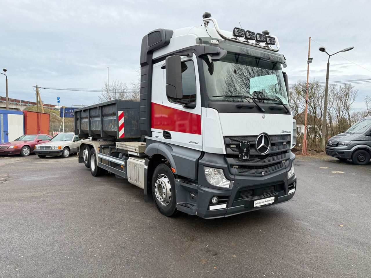 Mercedes-Benz Actros 2542 Abrollkipper mit Container - Kamion sa hidrauličnom kukom: slika 1 Mercedes-Benz Actros 2542 Abrollkipper mit Container - Kamion sa hidrauličnom kukom: slika 1