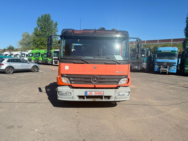 Mercedes-Benz Atego 1223 mit Kran MKG HLK 76 - Kamion sa tovarnim sandukom, Kamion sa dizalicom: slika 1 Mercedes-Benz Atego 1223 mit Kran MKG HLK 76 - Kamion sa tovarnim sandukom, Kamion sa dizalicom: slika 1