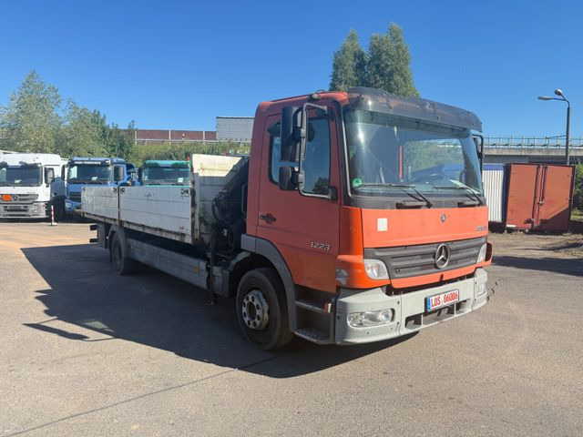 Mercedes-Benz Atego 1223 mit Kran MKG HLK 76 - Kamion sa tovarnim sandukom, Kamion sa dizalicom: slika 2 Mercedes-Benz Atego 1223 mit Kran MKG HLK 76 - Kamion sa tovarnim sandukom, Kamion sa dizalicom: slika 2