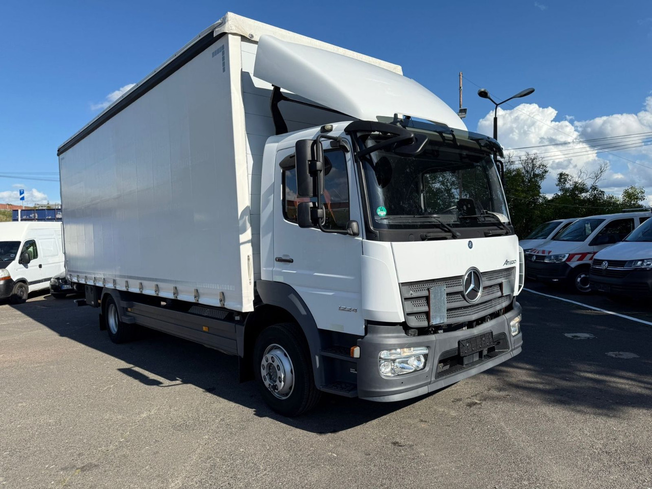 Mercedes-Benz Atego 1224 18 tkm - Kamion sa zatvorenim sandukom: slika 2 Mercedes-Benz Atego 1224 18 tkm - Kamion sa zatvorenim sandukom: slika 2