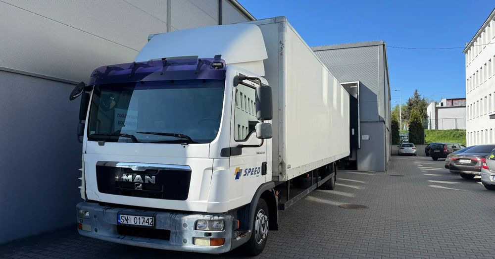 MAN TGL 12.250 4x2BL - Kamion sa zatvorenim sandukom: slika 1 MAN TGL 12.250 4x2BL - Kamion sa zatvorenim sandukom: slika 1