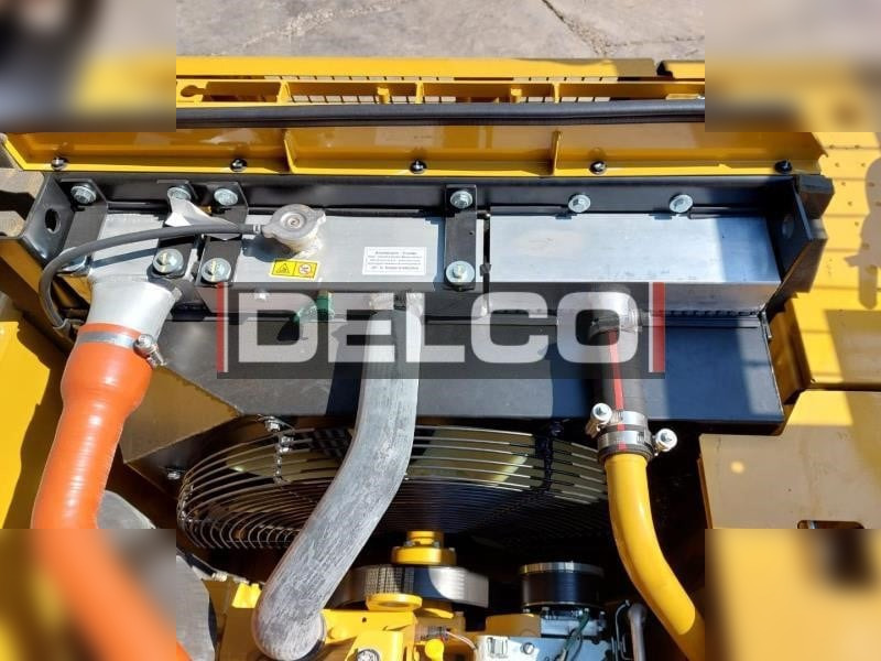 Bager guseničar novi CATERPILLAR 323D3: slika 11