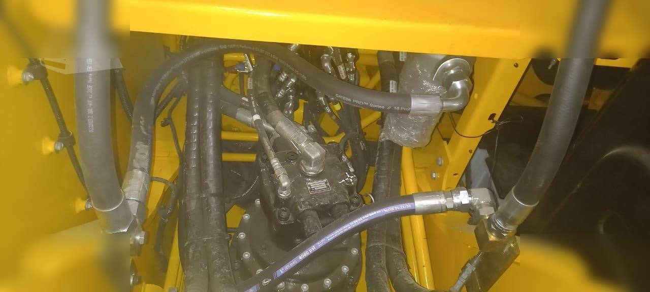 Bager guseničar novi JCB JS210 LC: slika 11