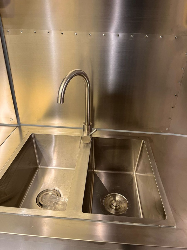 Esselmann Delistar Foodtruck 6000 ähn. Airstream - Prikolica za hrane: slika 3 Esselmann Delistar Foodtruck 6000 ähn. Airstream - Prikolica za hrane: slika 3