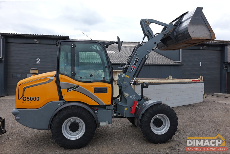 Giant Giant G5000DC X-TRA Hydraulische snelwissel, palletvorken - Kompaktni utovarivač guseničar: slika 2 Giant Giant G5000DC X-TRA Hydraulische snelwissel, palletvorken - Kompaktni utovarivač guseničar: slika 2