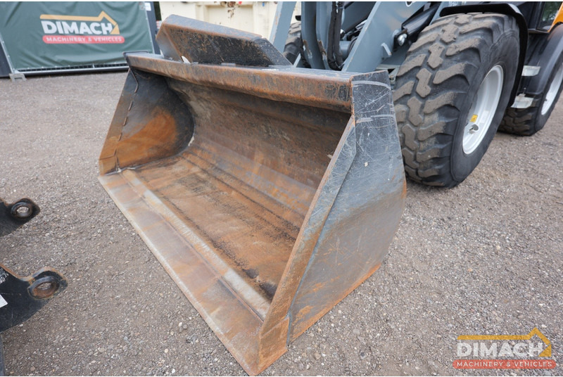Giant Giant G5000DC X-TRA Hydraulische snelwissel, palletvorken - Kompaktni utovarivač guseničar: slika 5 Giant Giant G5000DC X-TRA Hydraulische snelwissel, palletvorken - Kompaktni utovarivač guseničar: slika 5
