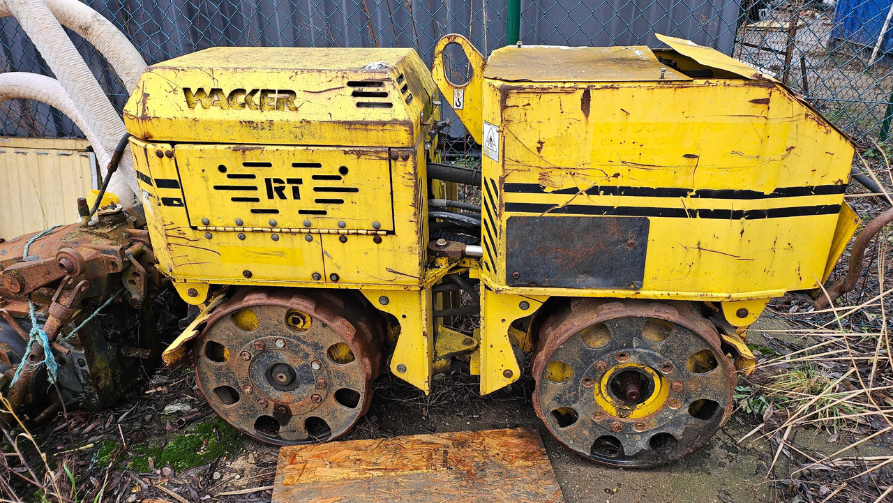 Walec WACKER RT820 silnik kręci ale nie odpala - Mini valjak: slika 1 Walec WACKER RT820 silnik kręci ale nie odpala - Mini valjak: slika 1