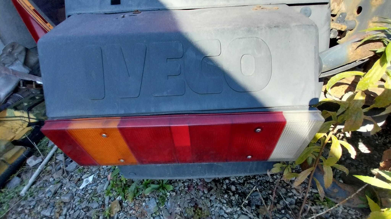 Lampa tylna prawa na belkę IVECO STRALIS EURO 5 - Zadnja svetla za Kamion: slika 2 Lampa tylna prawa na belkę IVECO STRALIS EURO 5 - Zadnja svetla za Kamion: slika 2