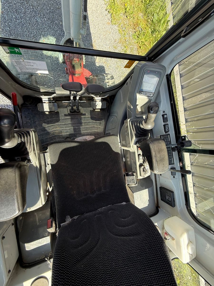 Mini bager Takeuchi TB216: slika 9