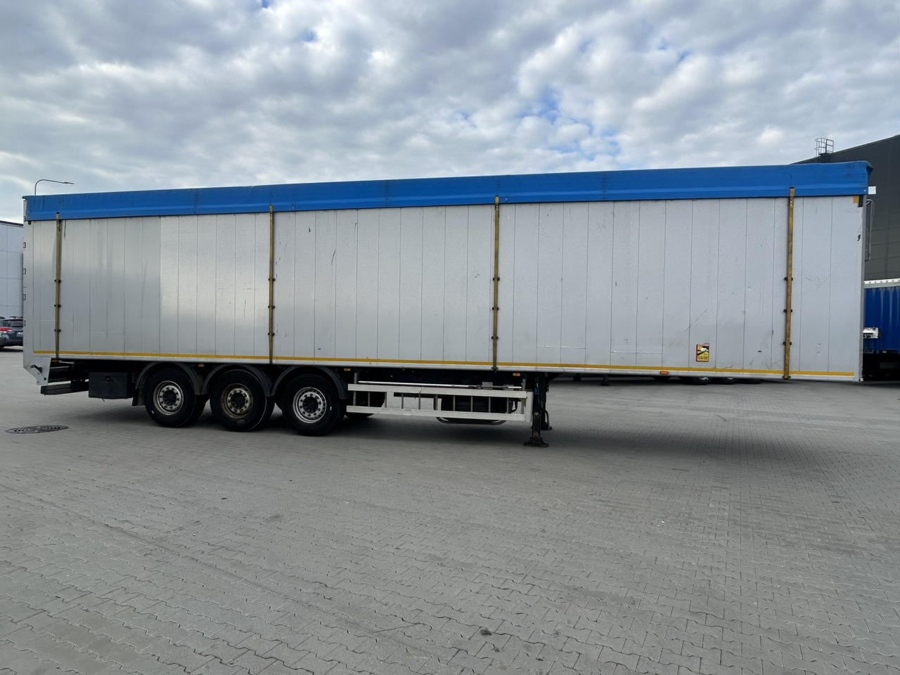 BODEX KIS 3F - Poluprikolica sa pokretnim podom: slika 5 BODEX KIS 3F - Poluprikolica sa pokretnim podom: slika 5