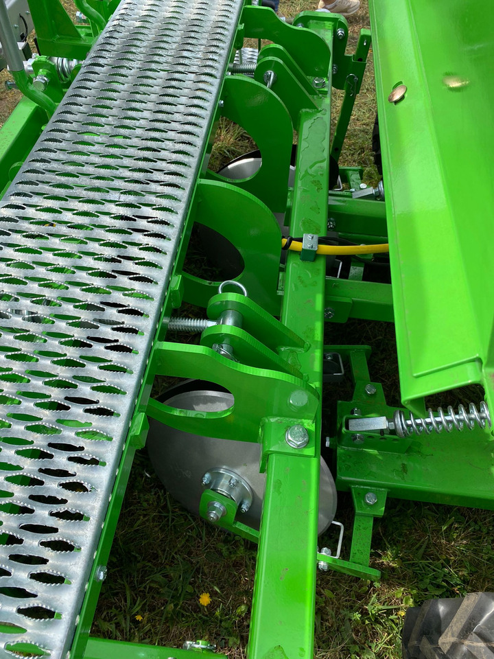 Bomet Kartoffelpflanzmaschine / Potato planter / Planteuse de pomme de terre / Piantapatate / Sadzarka ziemniaków - Sadilica za krompir: slika 5 Bomet Kartoffelpflanzmaschine / Potato planter / Planteuse de pomme de terre / Piantapatate / Sadzarka ziemniaków - Sadilica za krompir: slika 5