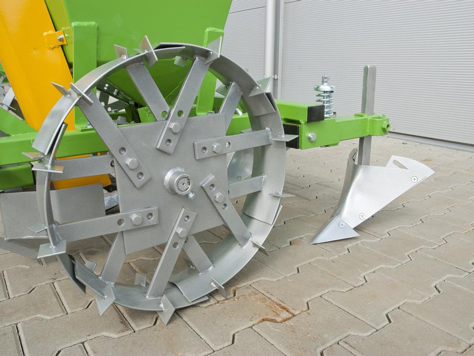 Bomet Kartoffelpflanzmaschine / Potato planter / Planteuse de pomme de terre / Piantapatate / Sadzarka ziemniaków - Sadilica za krompir: slika 3 Bomet Kartoffelpflanzmaschine / Potato planter / Planteuse de pomme de terre / Piantapatate / Sadzarka ziemniaków - Sadilica za krompir: slika 3