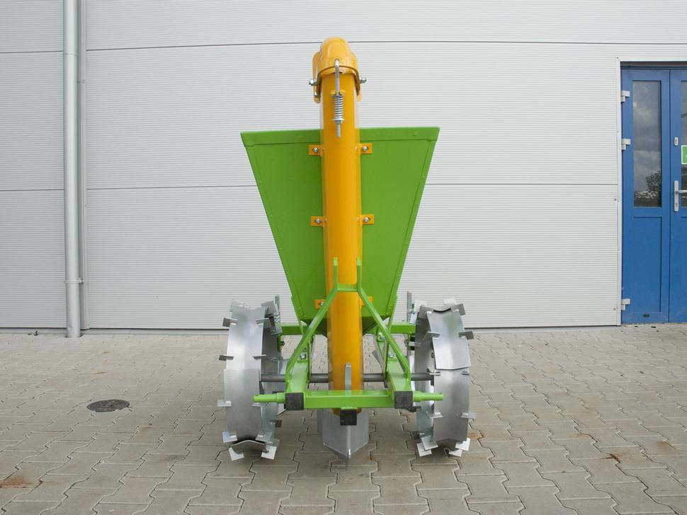 Bomet Kartoffelpflanzmaschine / Potato planter / Planteuse de pomme de terre / Piantapatate / Sadzarka ziemniaków - Sadilica za krompir: slika 1 Bomet Kartoffelpflanzmaschine / Potato planter / Planteuse de pomme de terre / Piantapatate / Sadzarka ziemniaków - Sadilica za krompir: slika 1