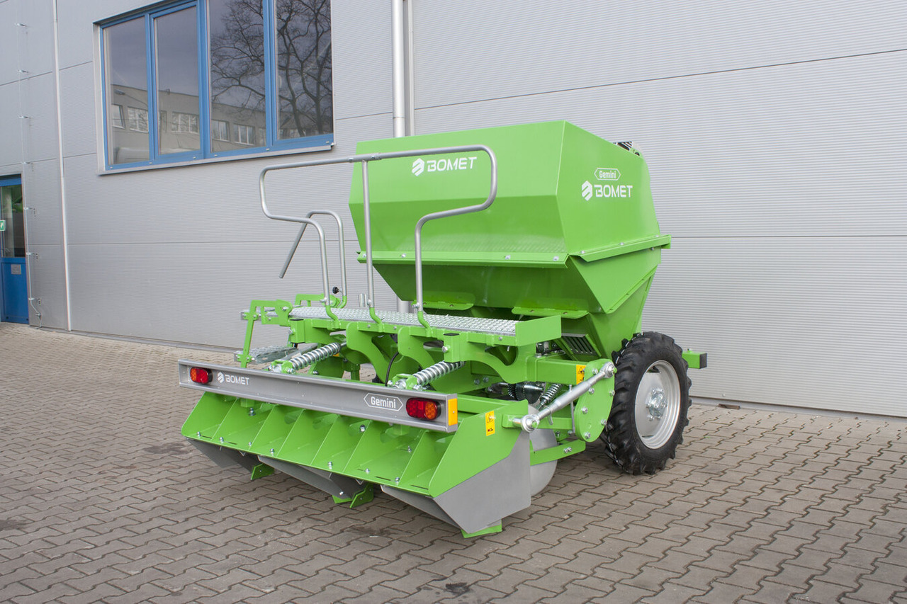 Bomet Kartoffelpflanzmaschine / Potato planter / Planteuse de pomme de terre / Piantapatate / Sadzarka ziemniaków - Sadilica za krompir: slika 3 Bomet Kartoffelpflanzmaschine / Potato planter / Planteuse de pomme de terre / Piantapatate / Sadzarka ziemniaków - Sadilica za krompir: slika 3