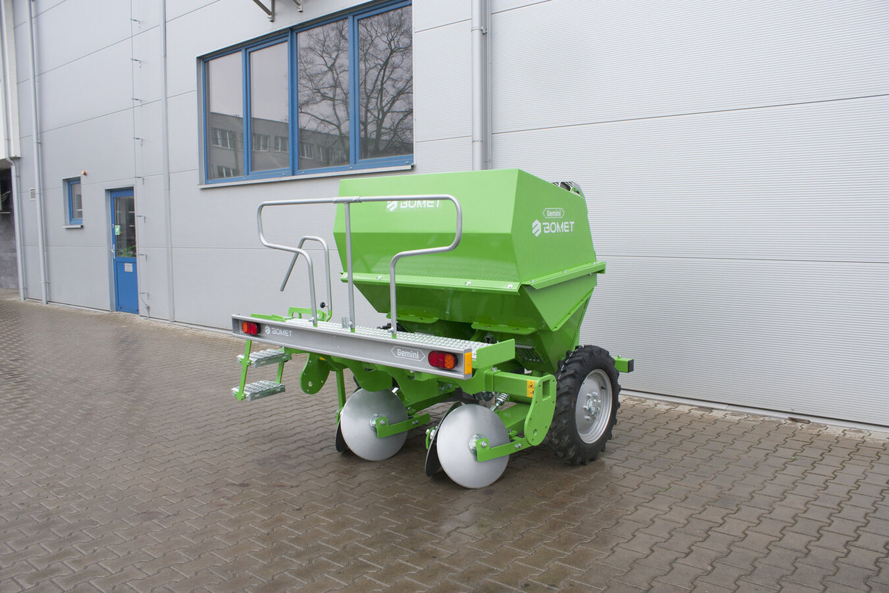 Bomet Kartoffelpflanzmaschine / Potato planter / Planteuse de pomme de terre / Piantapatate / Sadzarka ziemniaków - Sadilica za krompir: slika 2 Bomet Kartoffelpflanzmaschine / Potato planter / Planteuse de pomme de terre / Piantapatate / Sadzarka ziemniaków - Sadilica za krompir: slika 2