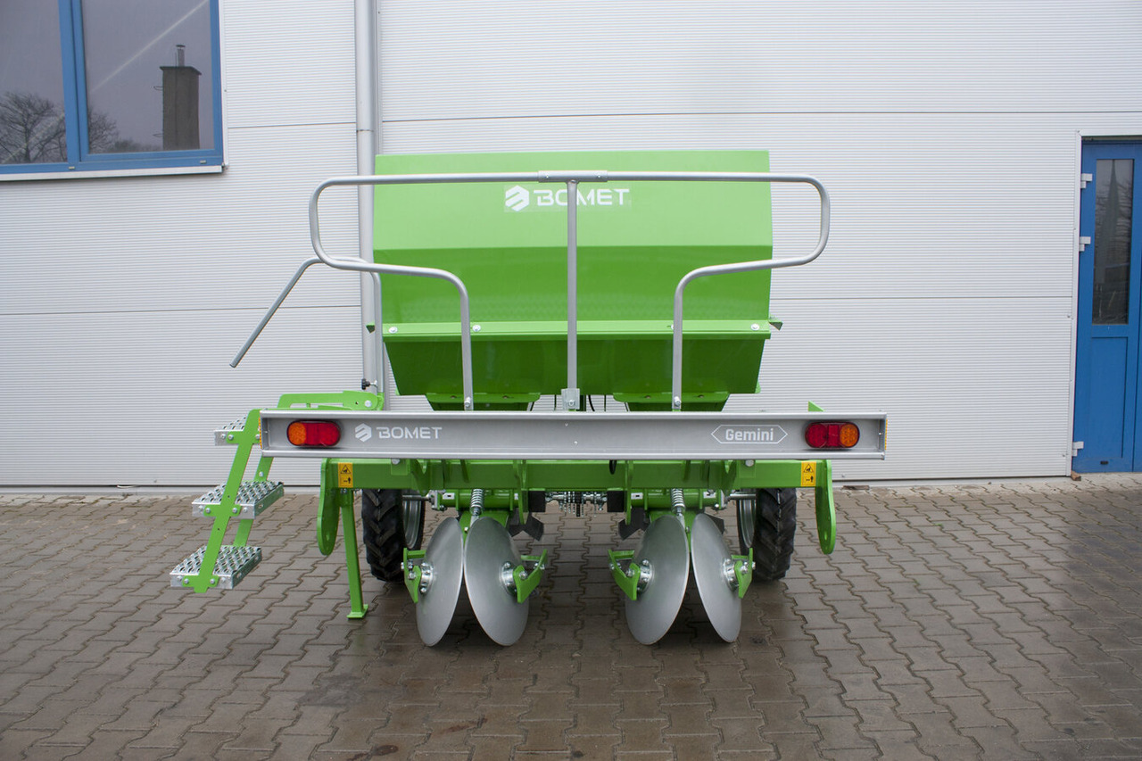 Bomet Kartoffelpflanzmaschine / Potato planter / Planteuse de pomme de terre / Piantapatate / Sadzarka ziemniaków - Sadilica za krompir: slika 5 Bomet Kartoffelpflanzmaschine / Potato planter / Planteuse de pomme de terre / Piantapatate / Sadzarka ziemniaków - Sadilica za krompir: slika 5