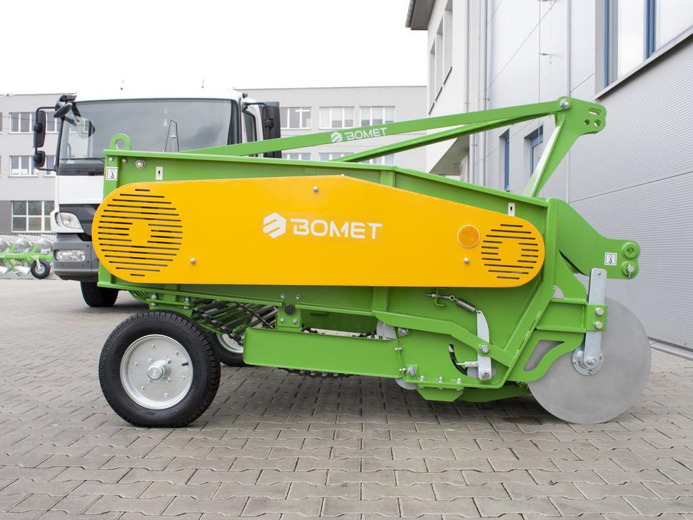 Bomet Siebkettenroder / Potato digger / Arracheuse de pomme de terre / Scavapatate / Cavador de patatas / 2-рядная картофелекопалка / Kopaczka do ziemniaków - Kombajn za krompir: slika 4 Bomet Siebkettenroder / Potato digger / Arracheuse de pomme de terre / Scavapatate / Cavador de patatas / 2-рядная картофелекопалка / Kopaczka do ziemniaków - Kombajn za krompir: slika 4