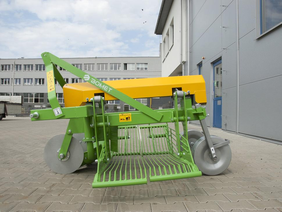 Bomet Siebkettenroder / Potato digger / Arracheuse de pomme de terre / Scavapatate / Однорядная картофельная копалка / Kopaczka do ziemniaków Ursa Z655 - Kombajn za krompir: slika 3 Bomet Siebkettenroder / Potato digger / Arracheuse de pomme de terre / Scavapatate / Однорядная картофельная копалка / Kopaczka do ziemniaków Ursa Z655 - Kombajn za krompir: slika 3